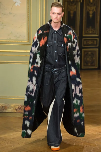 Look 18